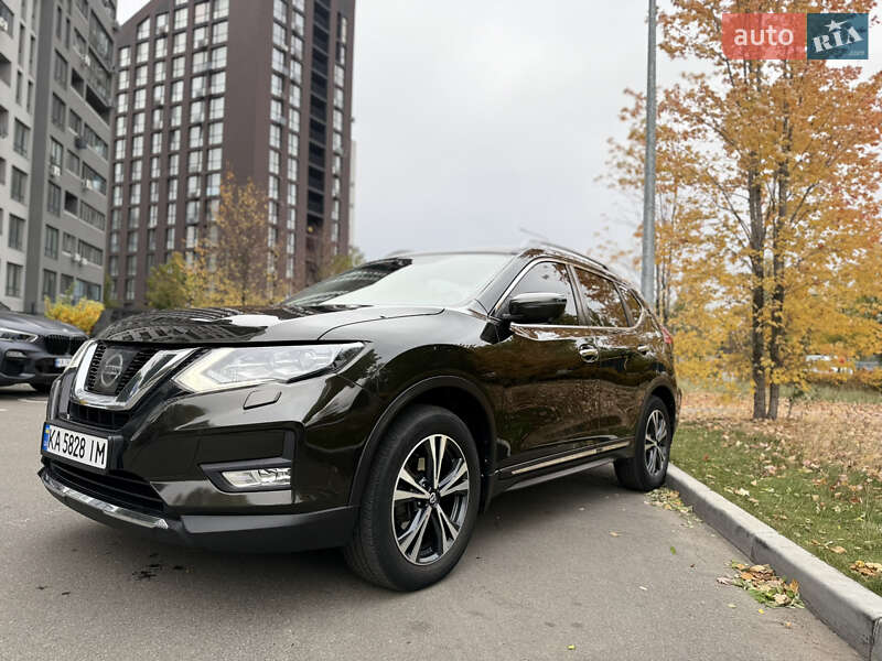 Позашляховик / Кросовер Nissan X-Trail 2017 в Вишневому фото 4 Позашляховик / Кросовер Nissan X-Trail 2017 в Вишневому
