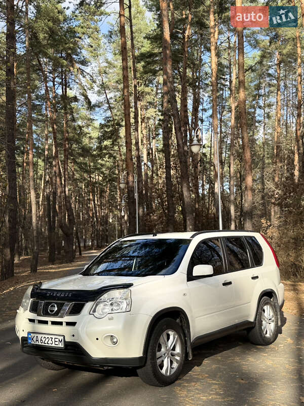 Внедорожник / Кроссовер Nissan X-Trail 2011 в Обухове