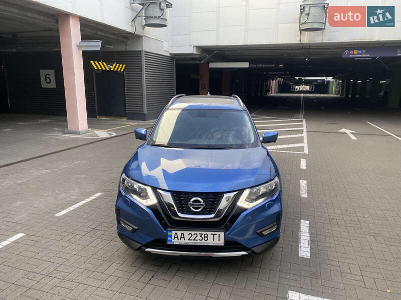 Внедорожник / Кроссовер Nissan X-Trail 2017 в Киеве