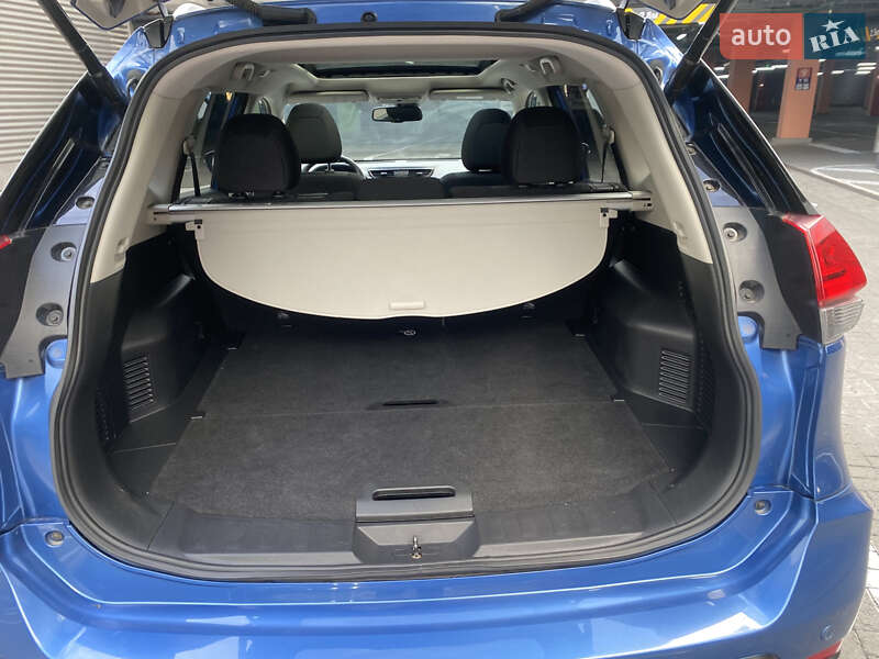 Внедорожник / Кроссовер Nissan X-Trail 2017 в Киеве