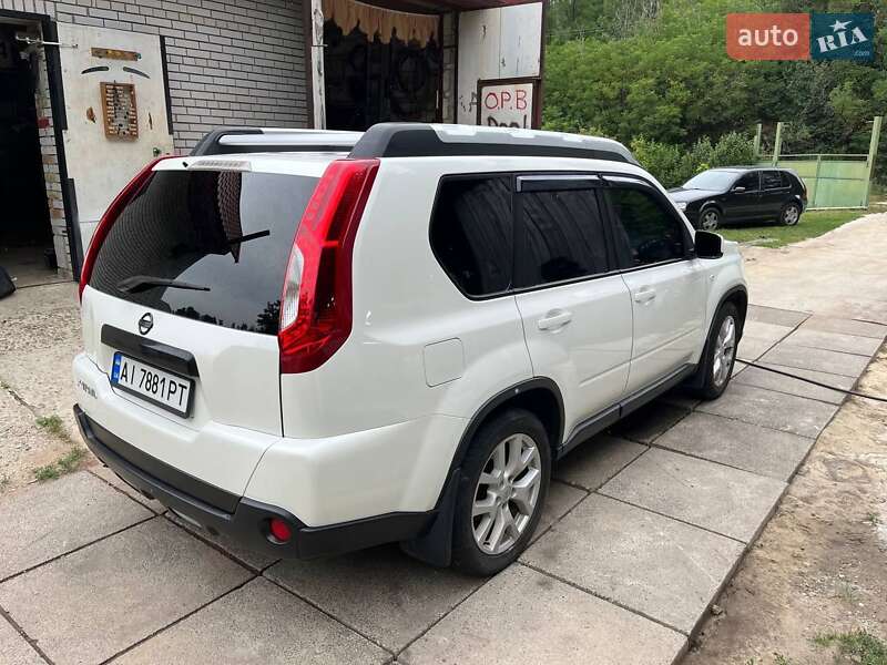 Внедорожник / Кроссовер Nissan X-Trail 2012 в Обухове