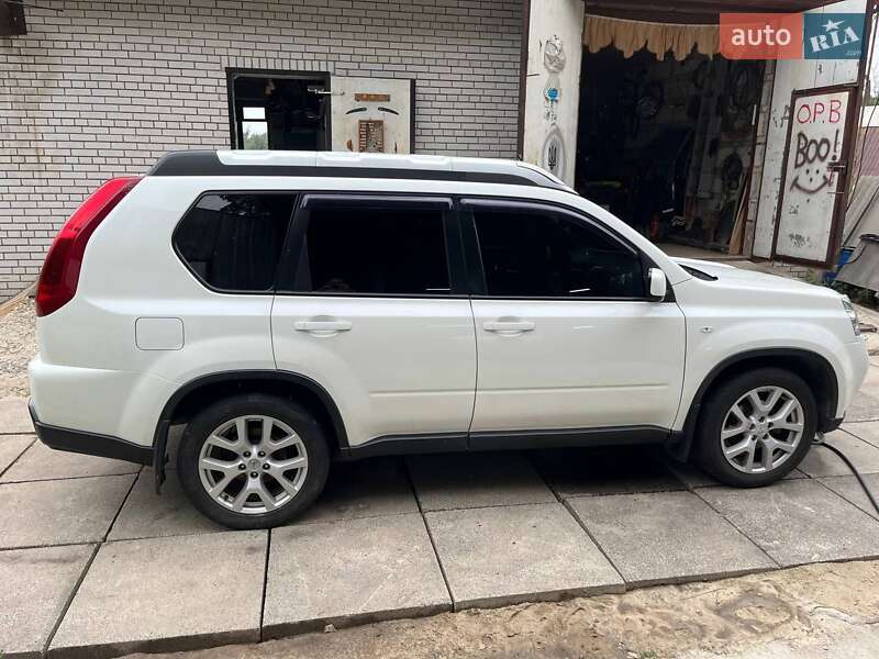 Внедорожник / Кроссовер Nissan X-Trail 2012 в Обухове