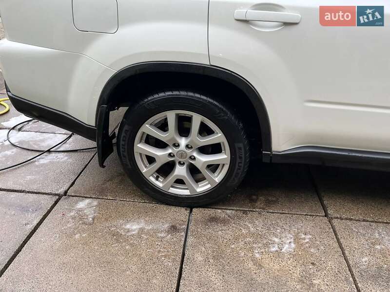 Внедорожник / Кроссовер Nissan X-Trail 2012 в Обухове