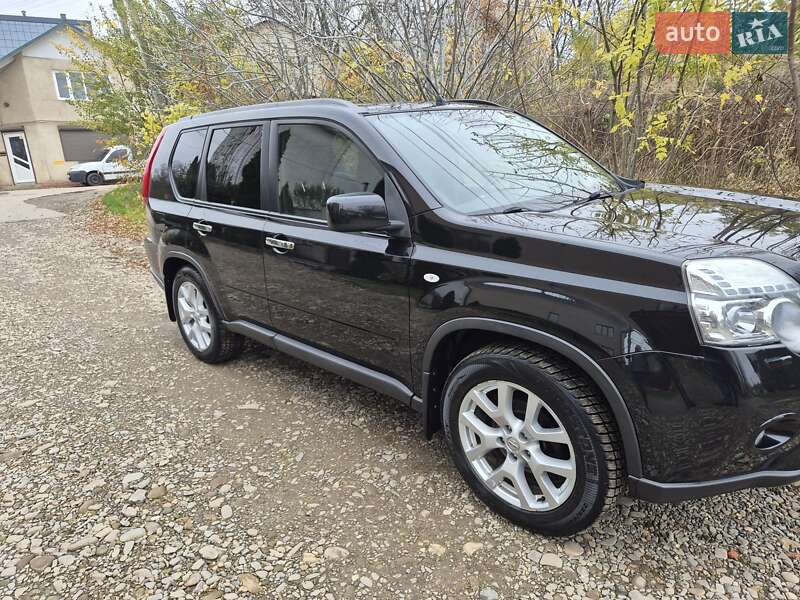 Внедорожник / Кроссовер Nissan X-Trail 2011 в Черновцах