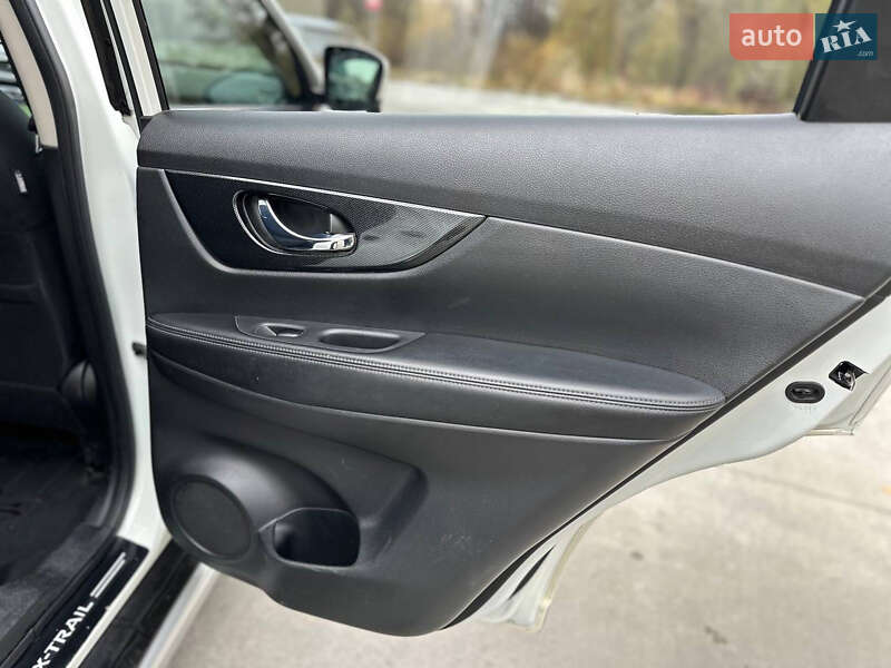 Внедорожник / Кроссовер Nissan X-Trail 2017 в Дрогобыче