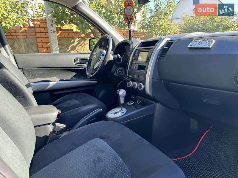 Позашляховик / Кросовер Nissan X-Trail 2014 в Чернігові