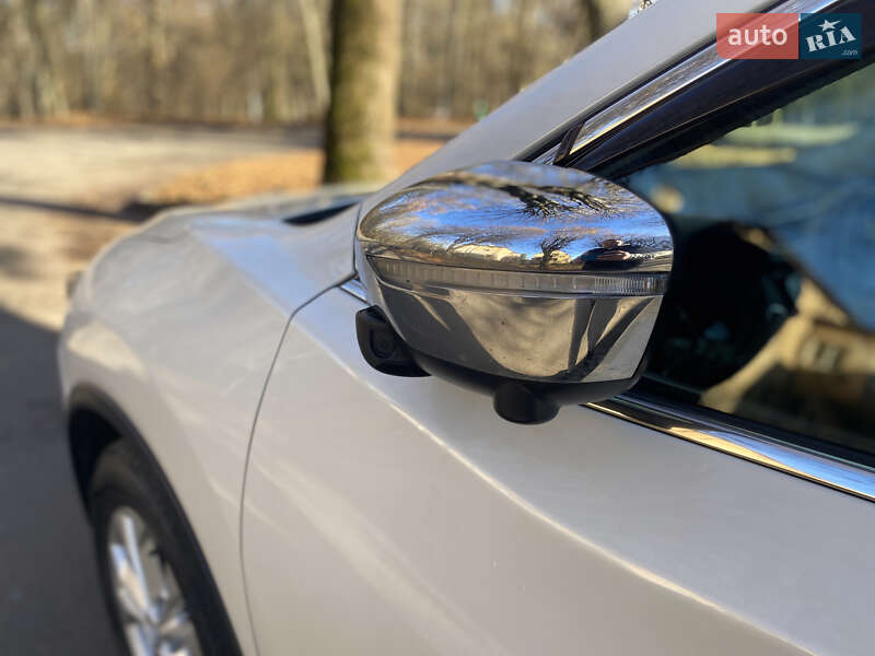 Внедорожник / Кроссовер Nissan X-Trail 2017 в Львове