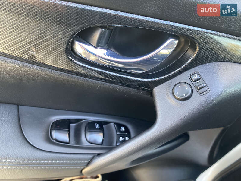 Внедорожник / Кроссовер Nissan X-Trail 2017 в Львове