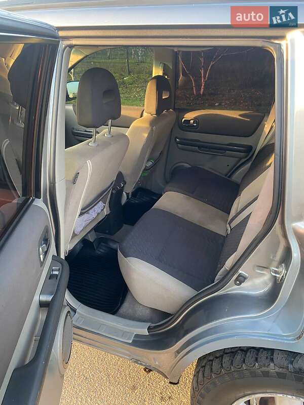 Внедорожник / Кроссовер Nissan X-Trail 2005 в Снигиревке