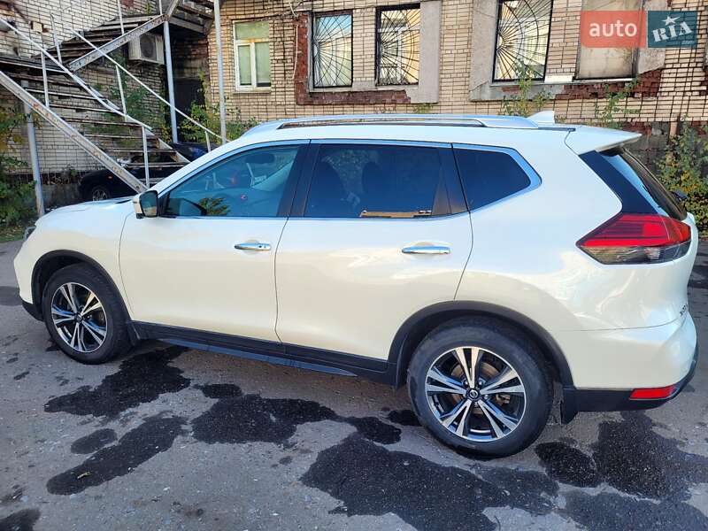 Позашляховик / Кросовер Nissan X-Trail 2017 в Слов'янську