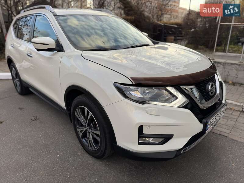 Внедорожник / Кроссовер Nissan X-Trail 2017 в Киеве
