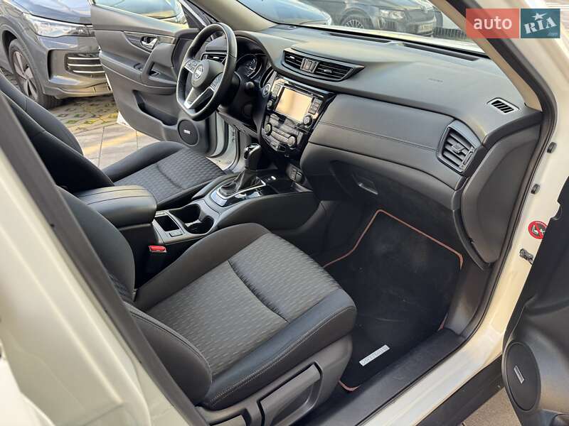 Внедорожник / Кроссовер Nissan X-Trail 2017 в Киеве