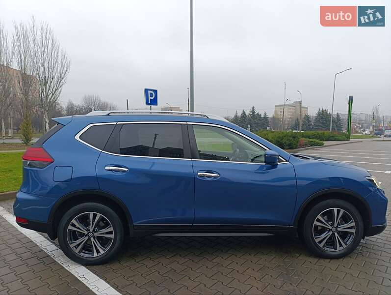 Позашляховик / Кросовер Nissan X-Trail 2017 в Черкасах