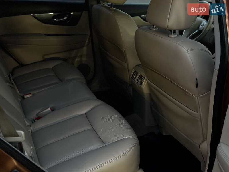 Внедорожник / Кроссовер Nissan X-Trail 2015 в Ровно