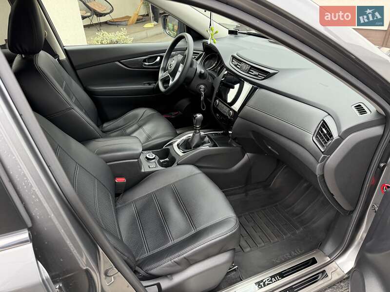 Внедорожник / Кроссовер Nissan X-Trail 2019 в Каменец-Подольском