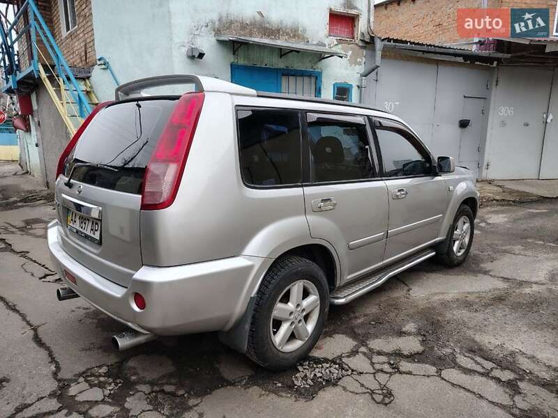 Позашляховик / Кросовер Nissan X-Trail 2003 в Києві