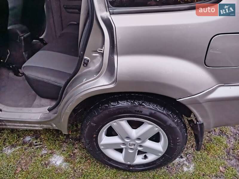 Позашляховик / Кросовер Nissan X-Trail 2003 в Чигирину