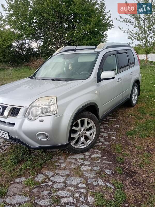 Внедорожник / Кроссовер Nissan X-Trail 2011 в Староконстантинове