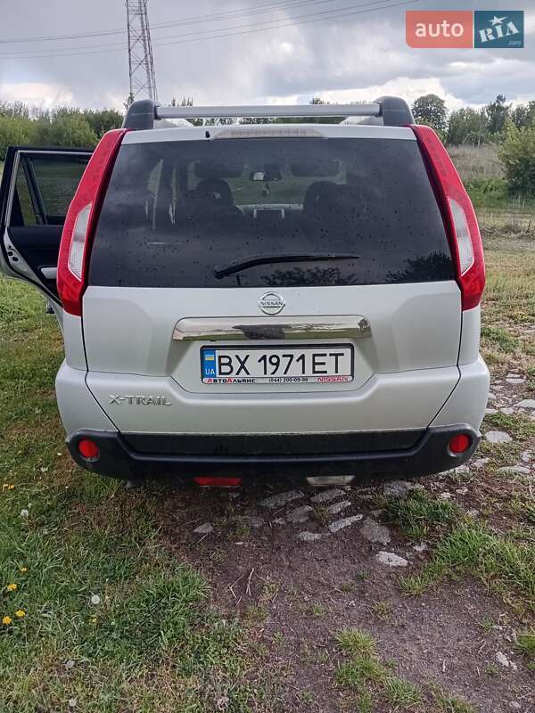 Внедорожник / Кроссовер Nissan X-Trail 2011 в Староконстантинове