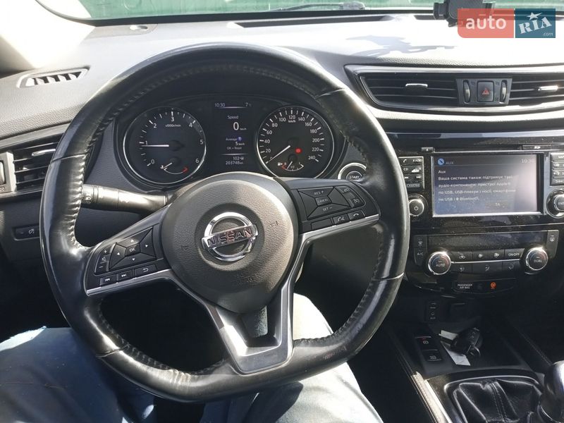 Внедорожник / Кроссовер Nissan X-Trail 2017 в Измаиле