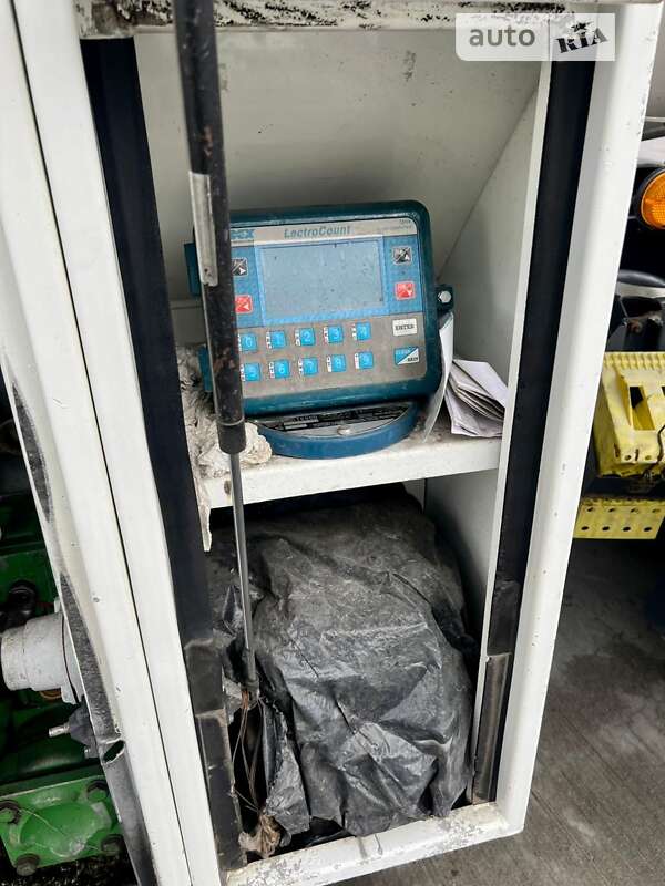 Цистерна напівпричіп NUOVA Ma.Na.Ro. 2010 в Києві