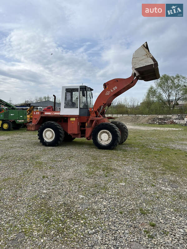 Фронтальный погрузчик O&K L 1993 в Черновцах