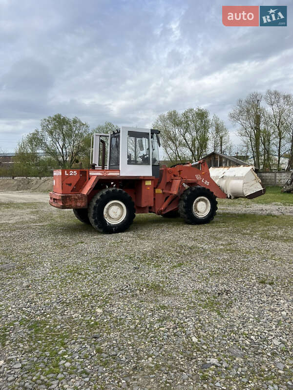 Фронтальный погрузчик O&K L 1993 в Черновцах