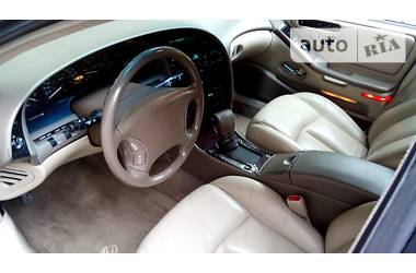 Седан Oldsmobile Aurora 1998 в 