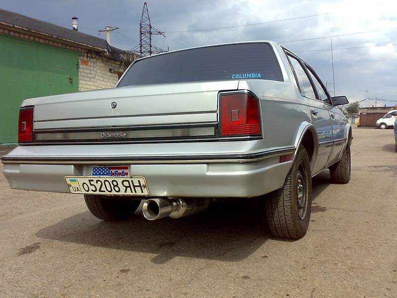 Oldsmobile Cutlass Ciera 1988 года