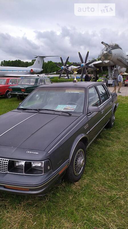 Седан Oldsmobile Cutlass Ciera 1985 в Киеве