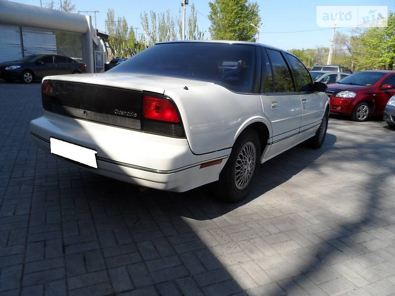 Седан Oldsmobile Cutlass 1993 в Днепре