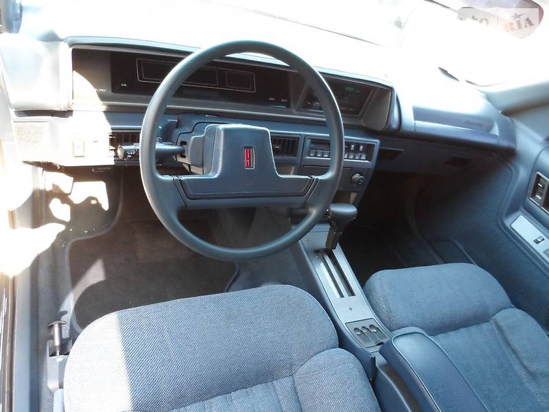 Седан Oldsmobile Cutlass 1993 в Днепре