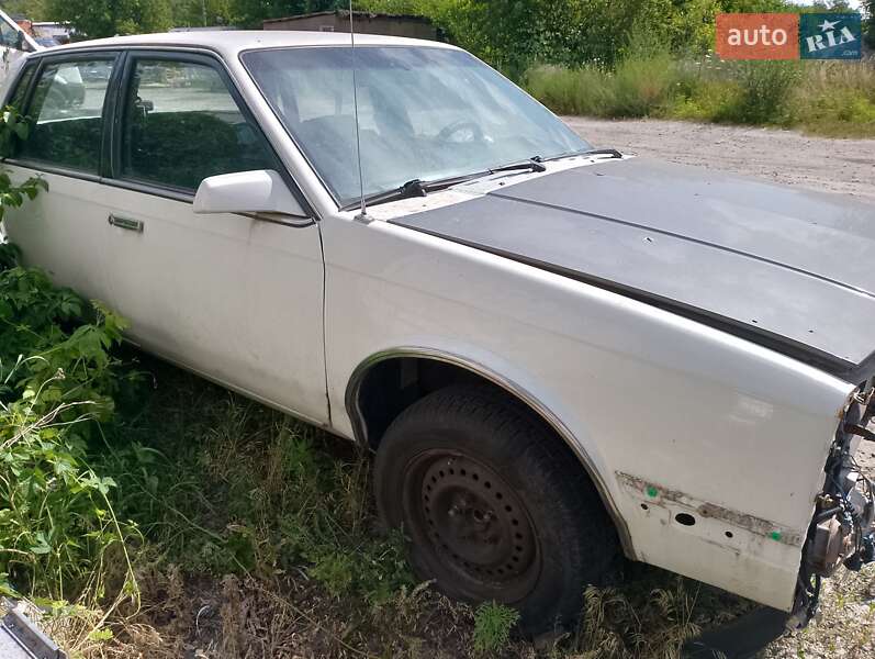 Седан Oldsmobile Cutlass 1988 в Киеве