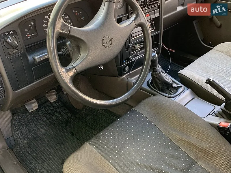Opel 1.8 Liter 1987 VIN W0L000016H1170512 фото оголошення 4 з 44
