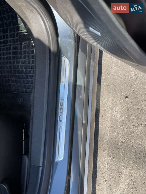 Хэтчбек Opel Ampera 2012 в Киеве фото 17 Хэтчбек Opel Ampera 2012 в Киеве