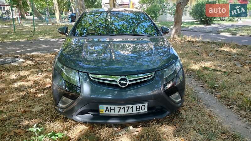 Хэтчбек Opel Ampera 2012 в 