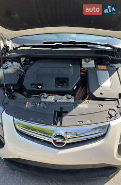 Хэтчбек Opel Ampera 2013 в 
