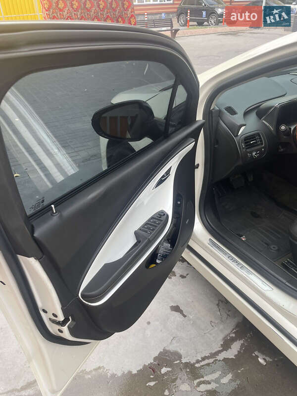 Хэтчбек Opel Ampera 2012 в Житомире