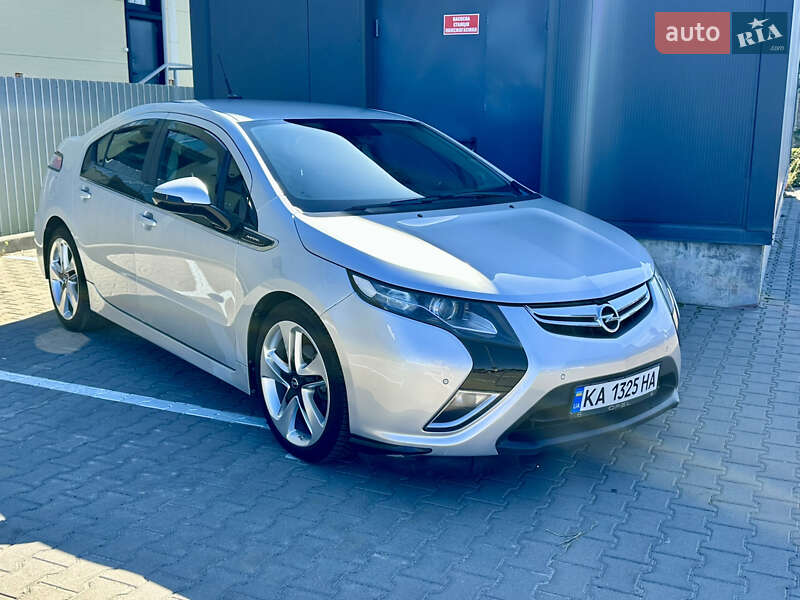 Opel Ampera 2012
