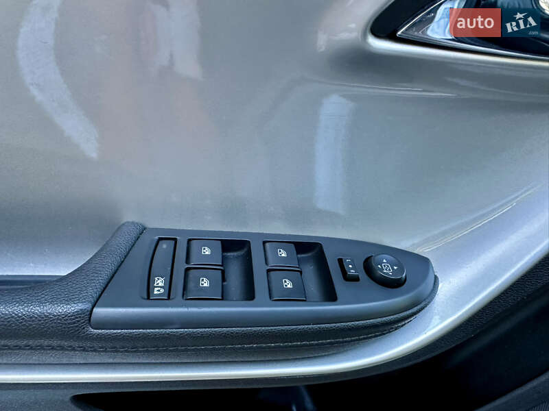 Хэтчбек Opel Ampera 2012 в Киеве фото 7 Хэтчбек Opel Ampera 2012 в Киеве