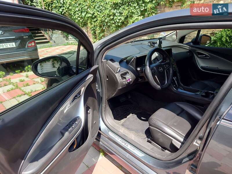 Хэтчбек Opel Ampera 2012 в Киеве
