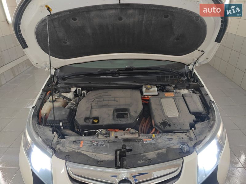 Хэтчбек Opel Ampera 2012 в Монастырище