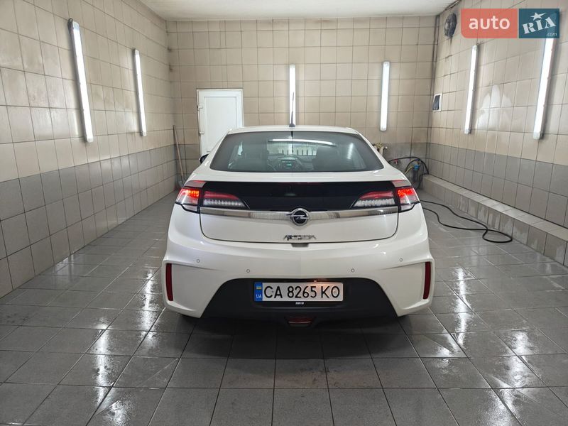 Хэтчбек Opel Ampera 2012 в Монастырище