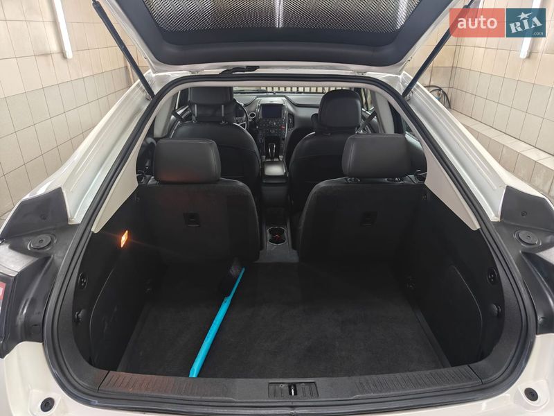 Хэтчбек Opel Ampera 2012 в Монастырище