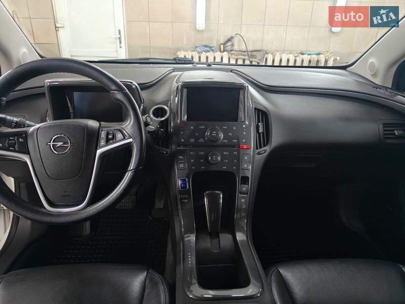Хэтчбек Opel Ampera 2012 в Монастырище