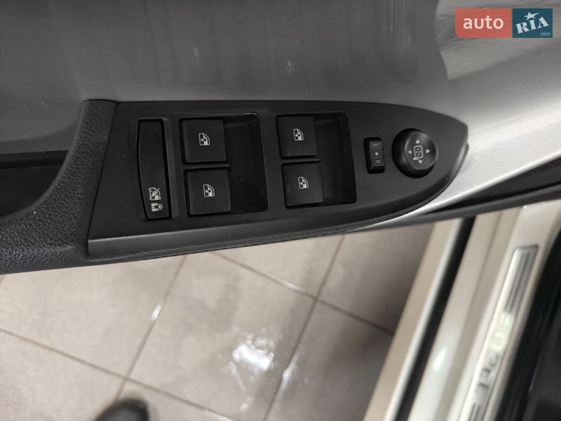 Хэтчбек Opel Ampera 2012 в Монастырище