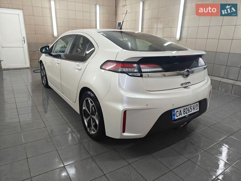Хэтчбек Opel Ampera 2012 в Монастырище