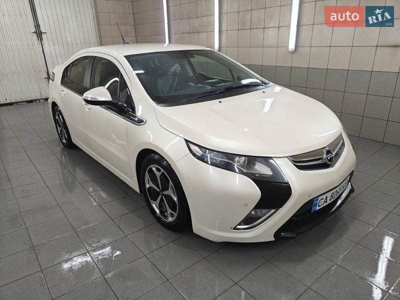 Хэтчбек Opel Ampera 2012 в Монастырище