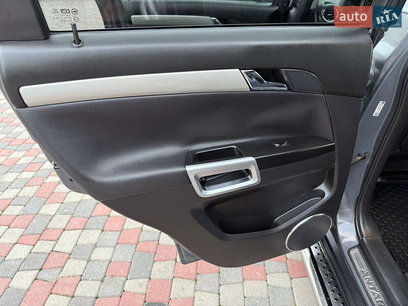 Позашляховик / Кросовер Opel Antara 2011 в Чернівцях