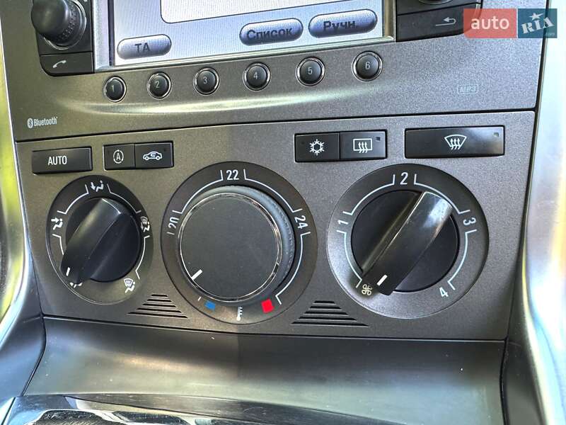 Внедорожник / Кроссовер Opel Antara 2012 в Киеве